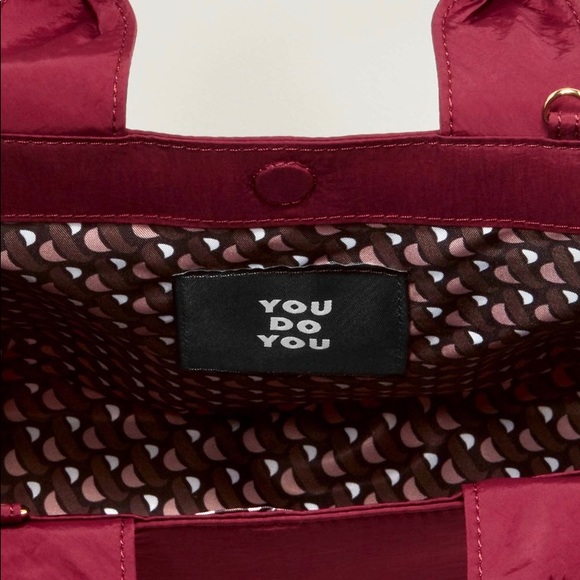 💫Host Pick💫Stella & Dot Zip it Crossbody in Oxblood NWT - Picture 7 of 11